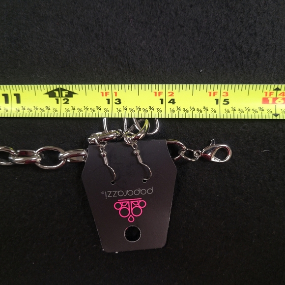 NEW Large Links Silver Tone Chain Necklace  And Earrings Paparazzi - Picture 6 of 7